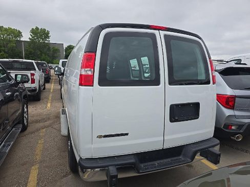 Used 2025 Chevrolet Express 2500 w/ Driver Convenience Package RWD image 4