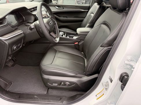 New 2026 Jeep Grand Cherokee Limited AWD/4WD image 8