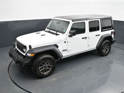 Used 2025 Jeep Wrangler Unlimited Sport AWD/4WD image 13