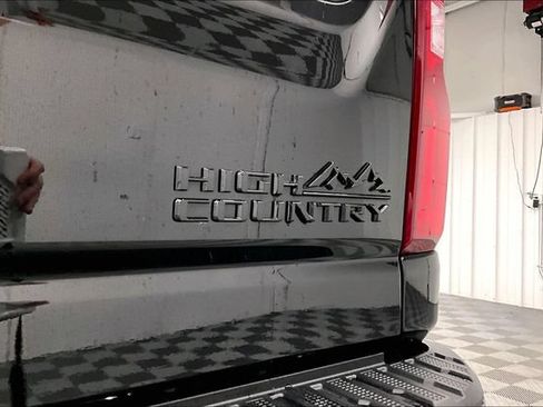 Used 2024 Chevrolet Silverado 2500 High Country w/ High Country Premium Package AWD/4WD image 9