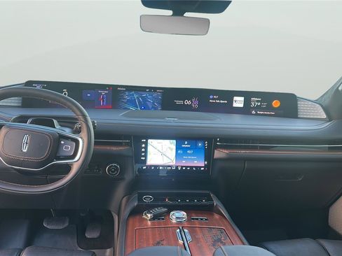 Used 2025 Lincoln Navigator Black Label image 13