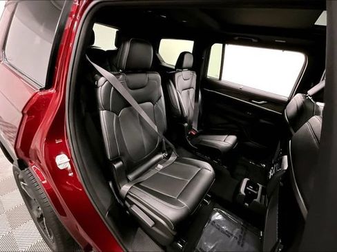 Used 2024 Jeep Grand Cherokee L Limited w/ Luxury Tech Group II AWD/4WD image 26