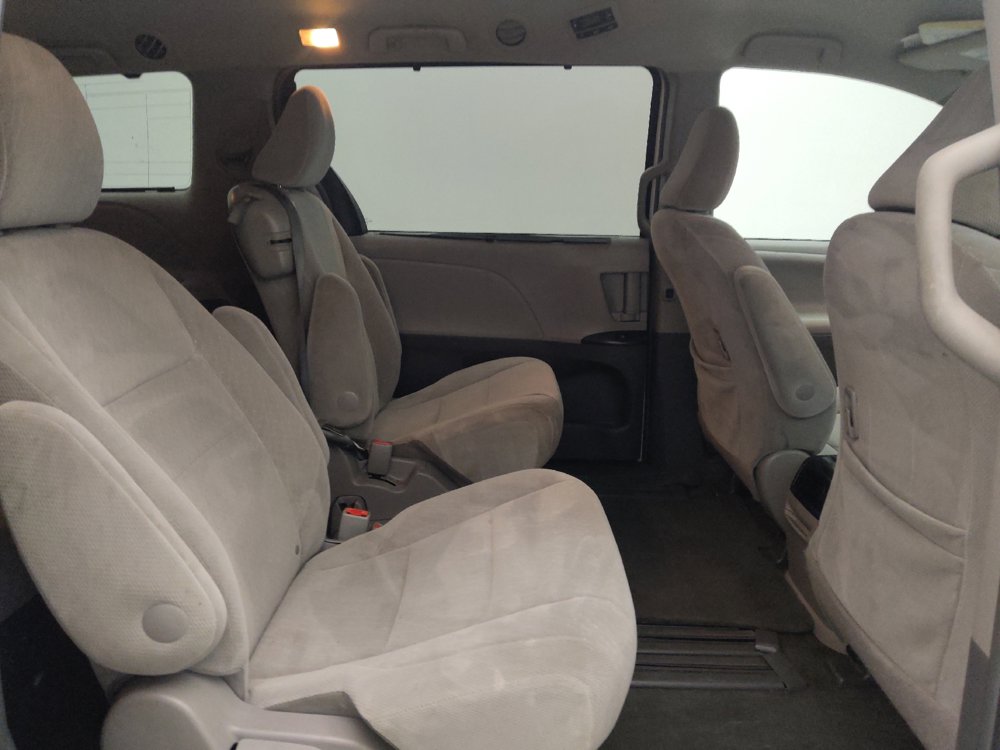 Used 2017 Toyota Sienna LE FWD image 19