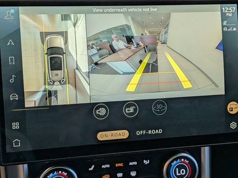 Used 2023 Land Rover Range Rover Long Wheelbase SE image 13