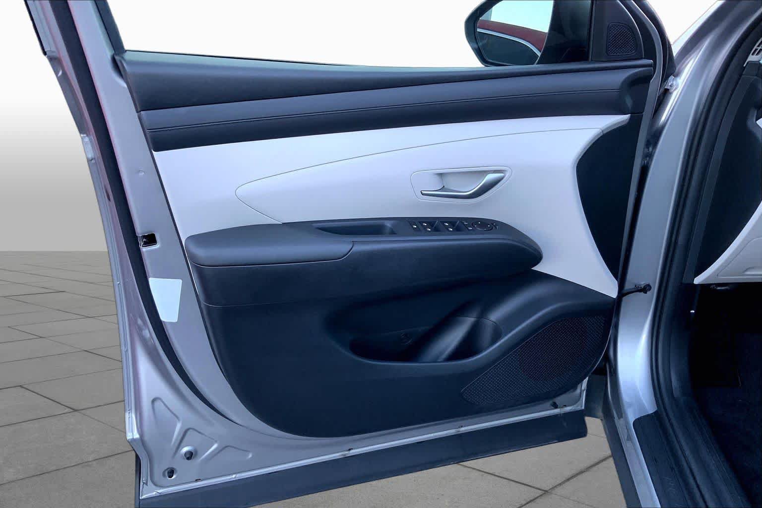 Used 2025 Hyundai Tucson SE FWD image 19