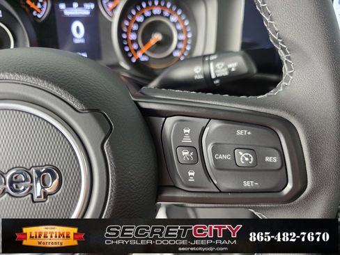 New 2025 Jeep Gladiator Sport image 17