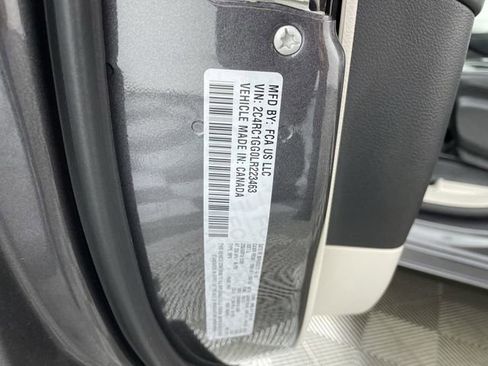 Used 2020 Chrysler Pacifica Limited w/ Advanced Safetytec Group image 51