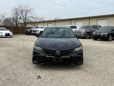Used 2021 Toyota Camry SE image 2