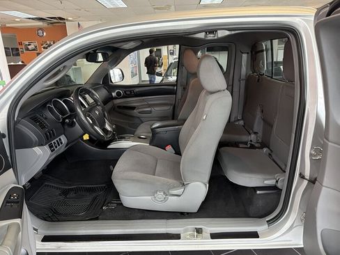 Used 2013 Toyota Tacoma 4x4 Access Cab w/ SR5 Pkg image 11