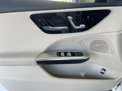 Used 2025 Mercedes-Benz C 300 4MATIC Sedan image 21