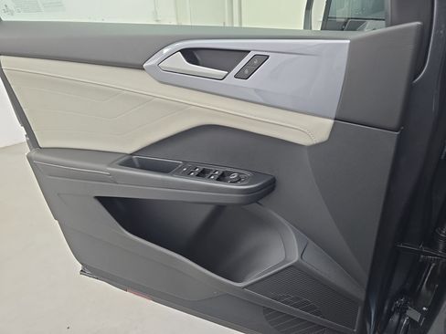 New 2026 Volkswagen Taos SEL image 25