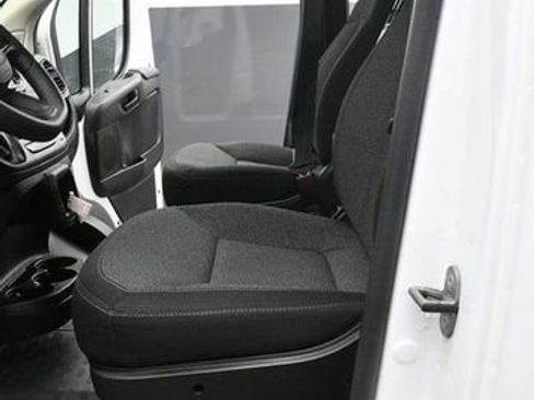 Used 2025 RAM ProMaster 2500 w/ Convenience Group image 10