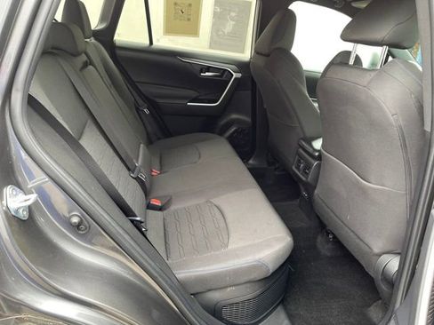 Used 2022 Toyota RAV4 SE image 33