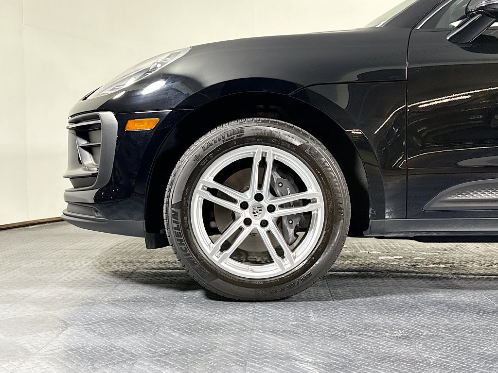 Certified 2023 Porsche Macan AWD/4WD image 28