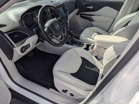 Used 2020 Jeep Cherokee Latitude Plus image 9