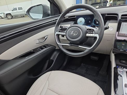 Certified 2023 Hyundai Tucson Limited AWD/4WD image 15