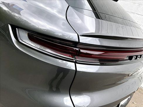 Certified 2026 Porsche Cayenne Coupe AWD/4WD image 31