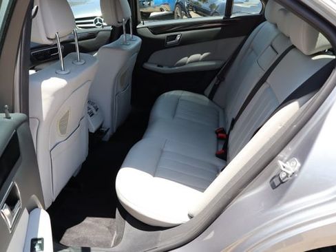 Used 2010 Mercedes-Benz E 550 Sedan image 24