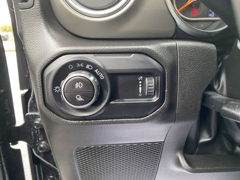 Used 2023 Jeep Gladiator Overland image 18