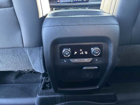 Certified 2025 Chevrolet Traverse RS image 22