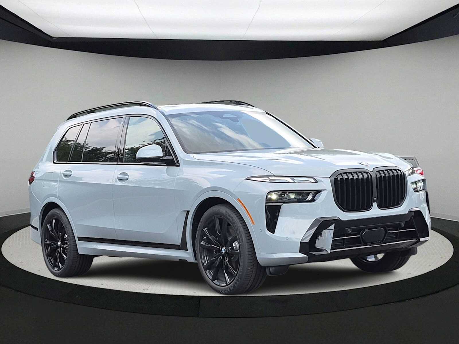 Used 2027 BMW X7 xDrive40i w/ M Sport Package AWD/4WD image 2