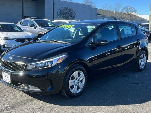 Used 2017 Kia Forte LX image 3