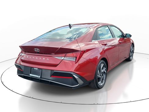 Used 2025 Hyundai Elantra SEL image 6