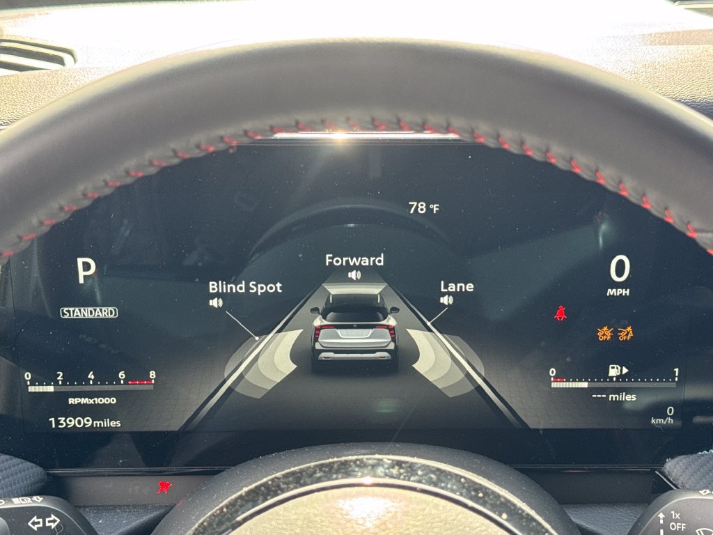 Used 2025 Nissan Kicks SR AWD/4WD image 16