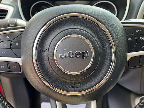 Used 2018 Jeep Compass Latitude w/ Popular Equipment Group AWD/4WD image 14