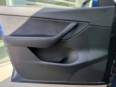 Used 2022 Tesla Model Y Performance image 21