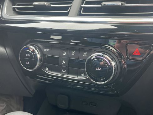 Used 2024 Chevrolet Trax RS w/ Sunroof Package image 30