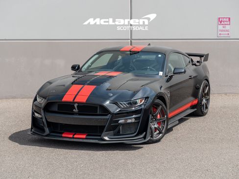Used 2022 Ford Mustang Shelby GT500 w/ Carbon Fiber Track Pack RWD image 1