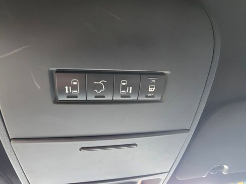 Used 2020 Dodge Grand Caravan SXT image 70