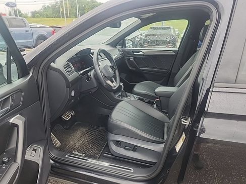 Certified 2024 Volkswagen Tiguan SE R-Line AWD/4WD image 10