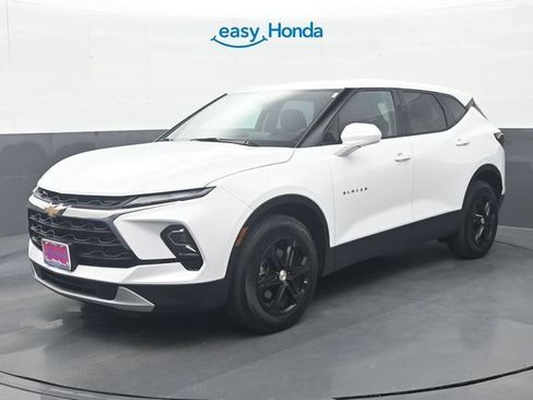 Used 2025 Chevrolet Blazer LT AWD/4WD image 3