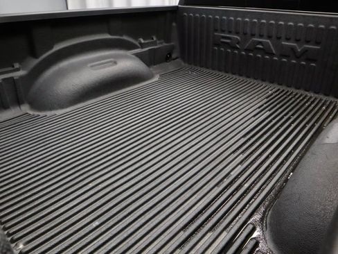 Used 2022 RAM 1500 Big Horn AWD/4WD image 14