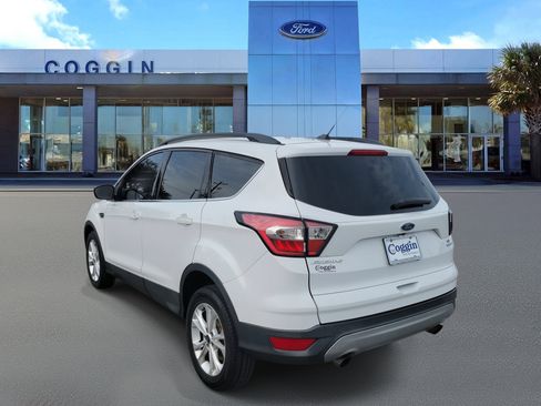 Certified 2018 Ford Escape SE image 2