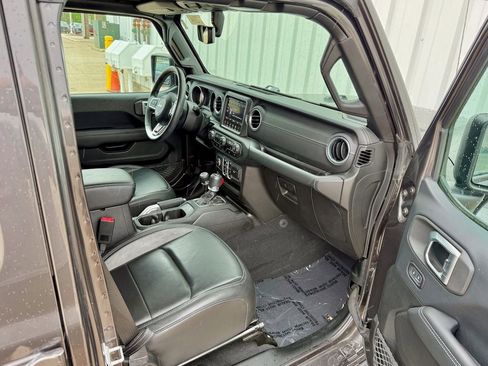Used 2018 Jeep Wrangler Unlimited Sahara AWD/4WD image 20