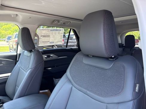 New 2026 Ford Explorer Active w/ Active Comfort Package AWD/4WD image 10