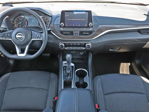 Used 2023 Nissan Altima 2.5 SV FWD image 2