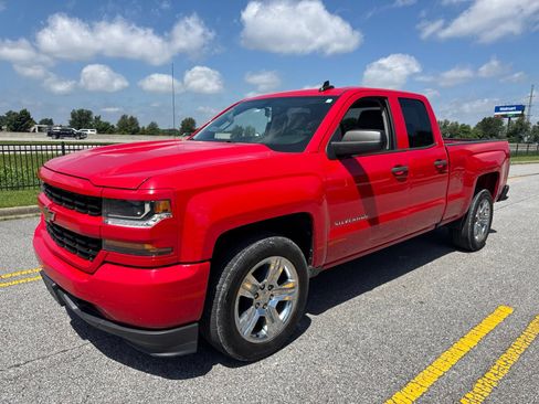 Used 2018 Chevrolet Silverado 1500 Custom w/ Custom Value Package RWD image 1