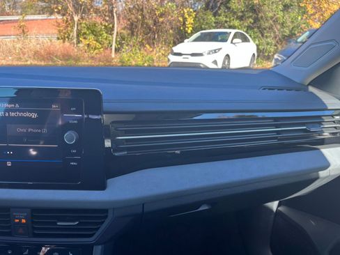 Used 2025 Volkswagen Jetta SE image 30