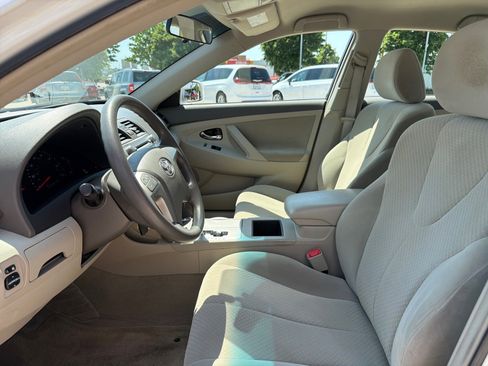 Used 2009 Toyota Camry LE FWD image 14
