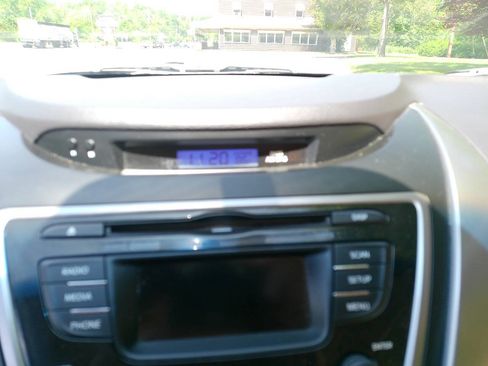 Used 2013 Hyundai Elantra GLS w/ Preferred Pkg FWD image 31