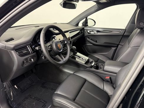 Certified 2026 Porsche Macan AWD/4WD image 4