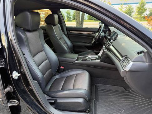 Used 2018 Honda Accord Sport image 18