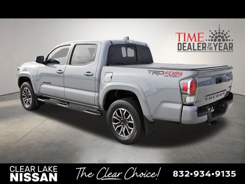 Used 2020 Toyota Tacoma TRD Sport w/ TRD Premium Sport Package AWD/4WD image 5
