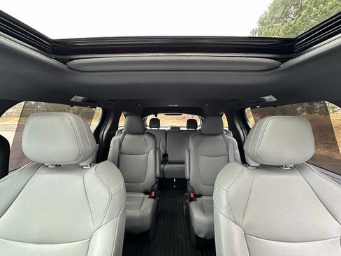 Used 2025 Toyota Sienna XLE image 26