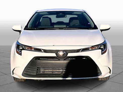 Used 2024 Toyota Corolla LE image 3