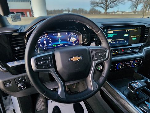 Certified 2025 Chevrolet Silverado 1500 LTZ image 13